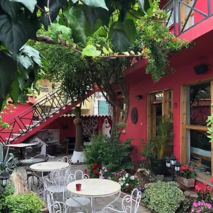 Hostel Red Goat Tiran